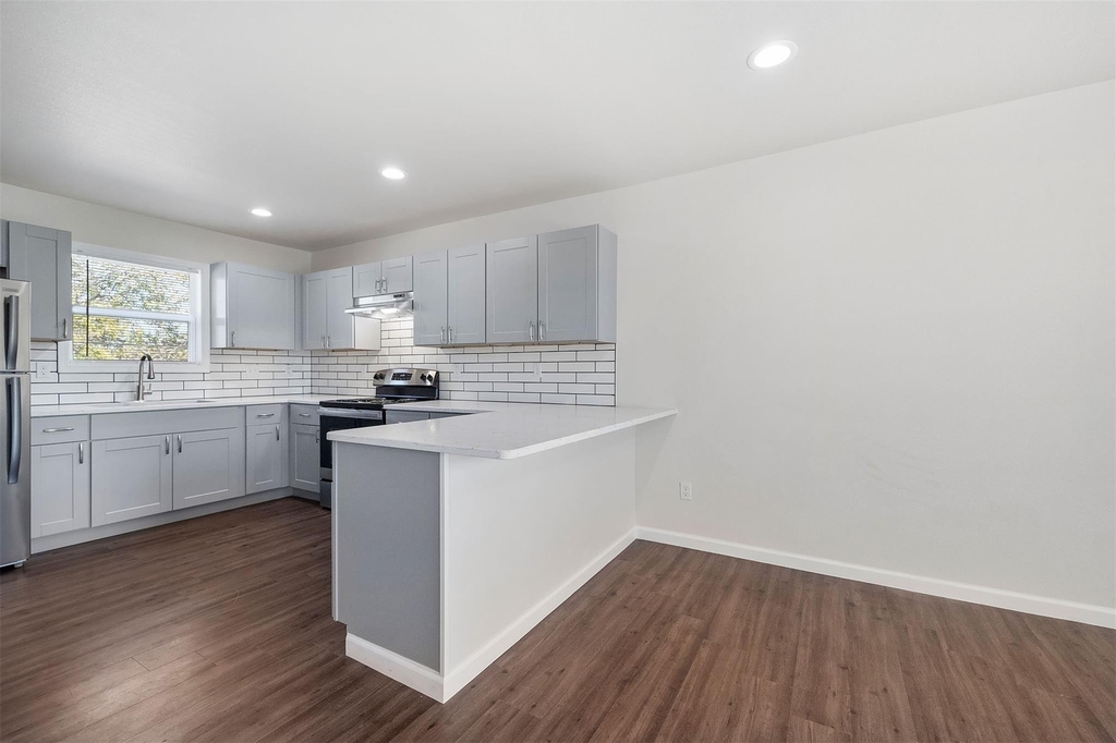 6403 Sloan Street - Photo 4