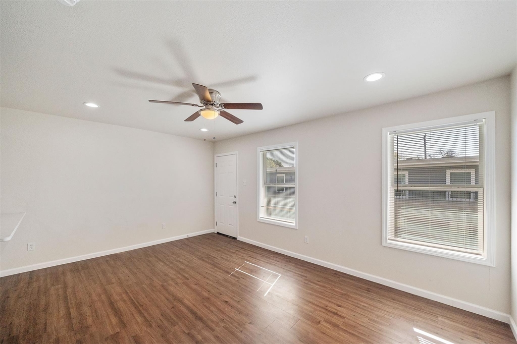 6403 Sloan Street - Photo 6