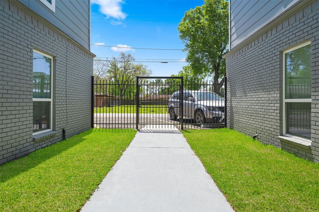 6403 Sloan Street - Photo 27