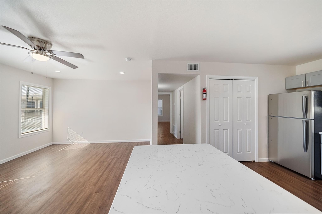 6403 Sloan Street - Photo 10