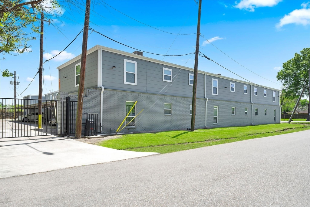 6403 Sloan Street - Photo 36