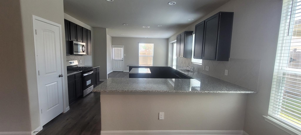 2934 Lawrence Park Court - Photo 3