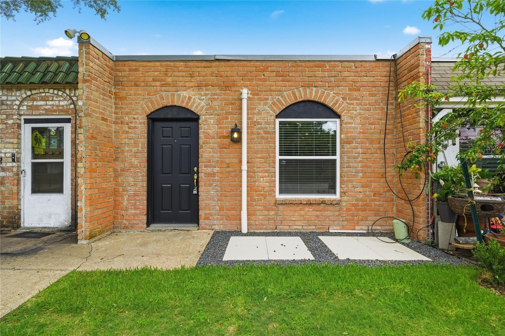 1405 Shadowdale Drive - Photo 0