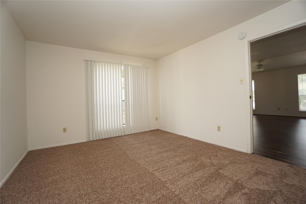 6602 Harbor Town Drive - Photo 10