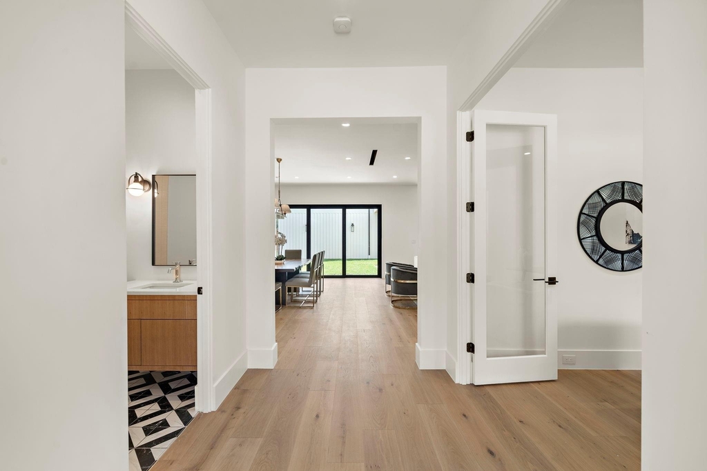 408 Pecore Street - Photo 3