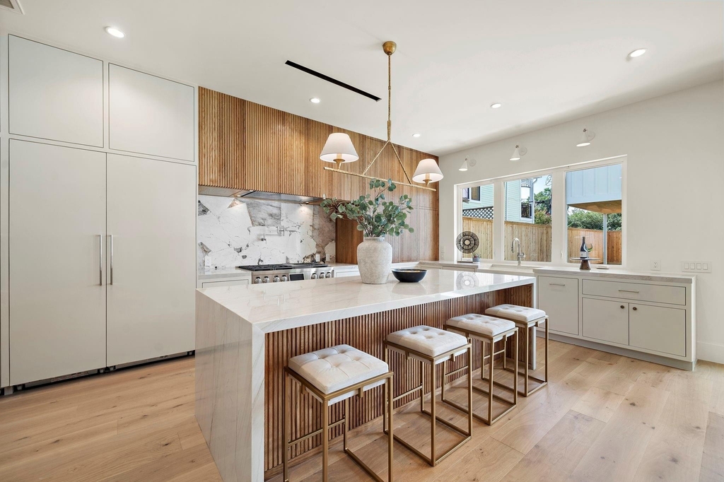 408 Pecore Street - Photo 2