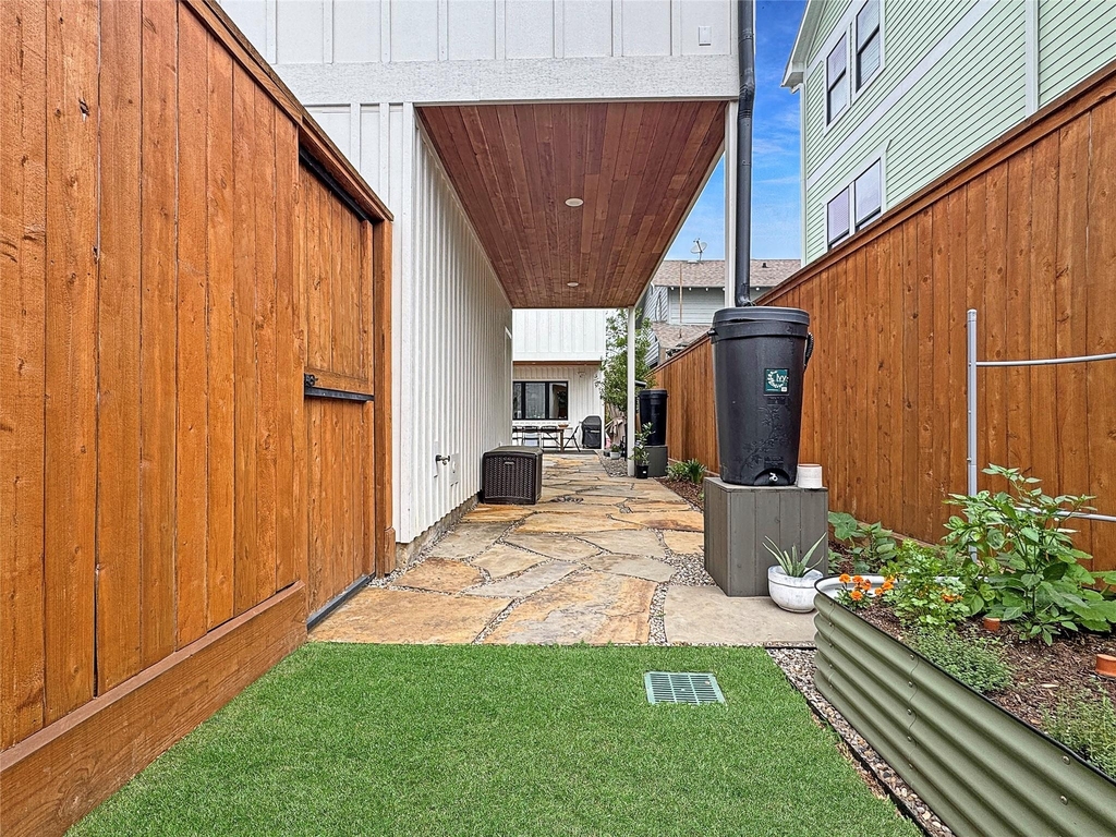 408 Pecore Street - Photo 37