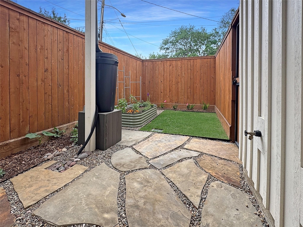 408 Pecore Street - Photo 36