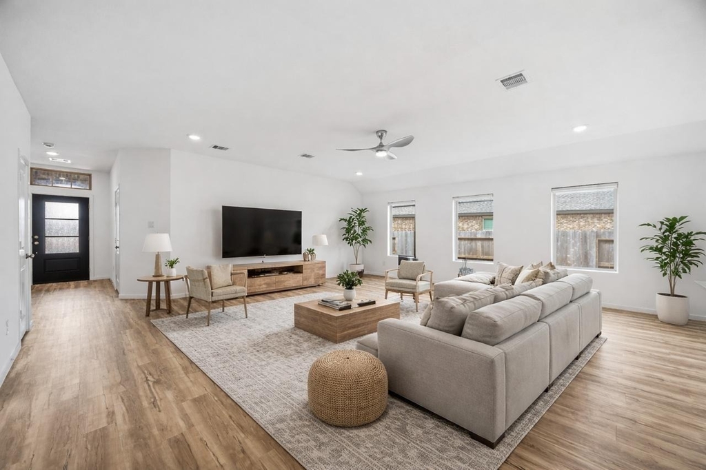 4907 Gentle Creek Court - Photo 4