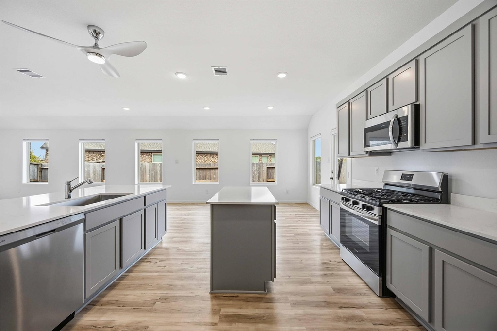 4907 Gentle Creek Court - Photo 16