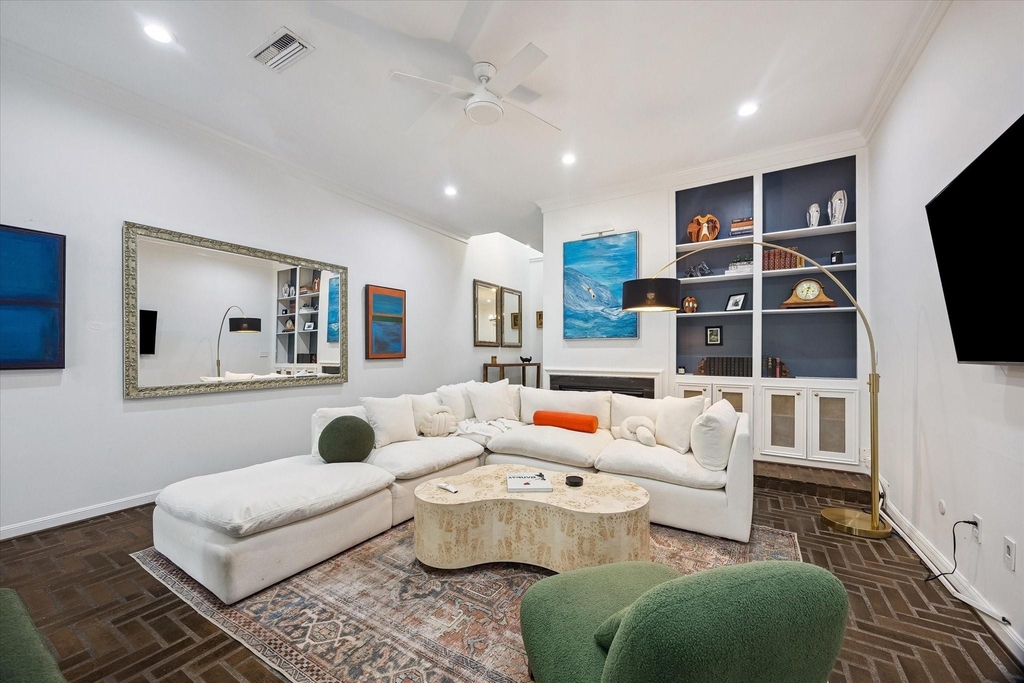 2220 Fulham Court - Photo 3