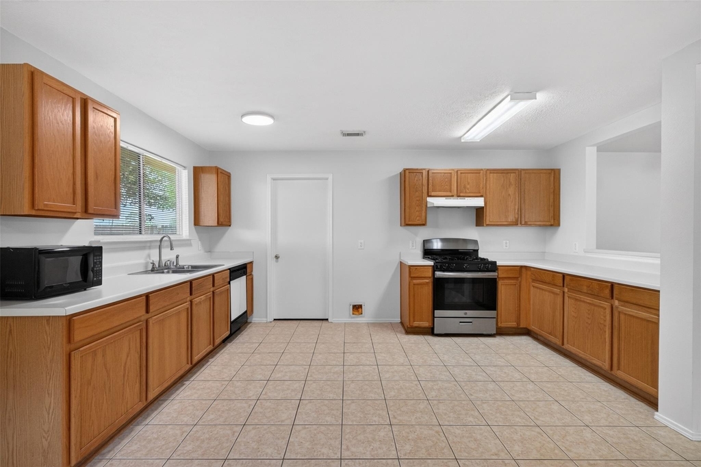 1208 Cambay Drive - Photo 2