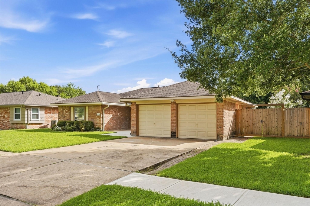 1911 Michele Drive - Photo 2