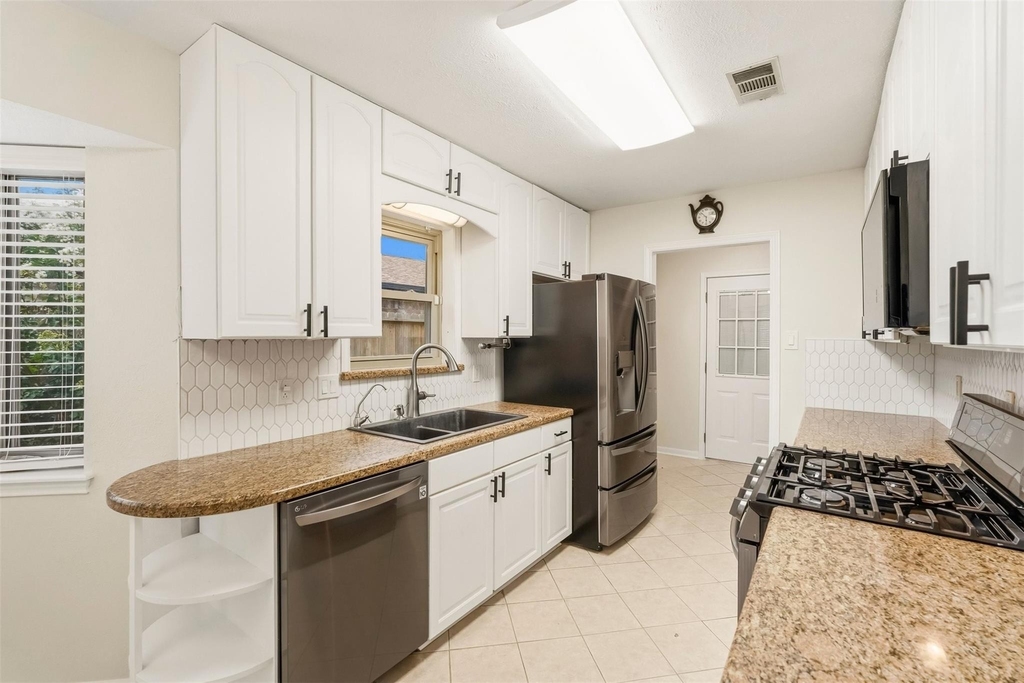 1911 Michele Drive - Photo 8