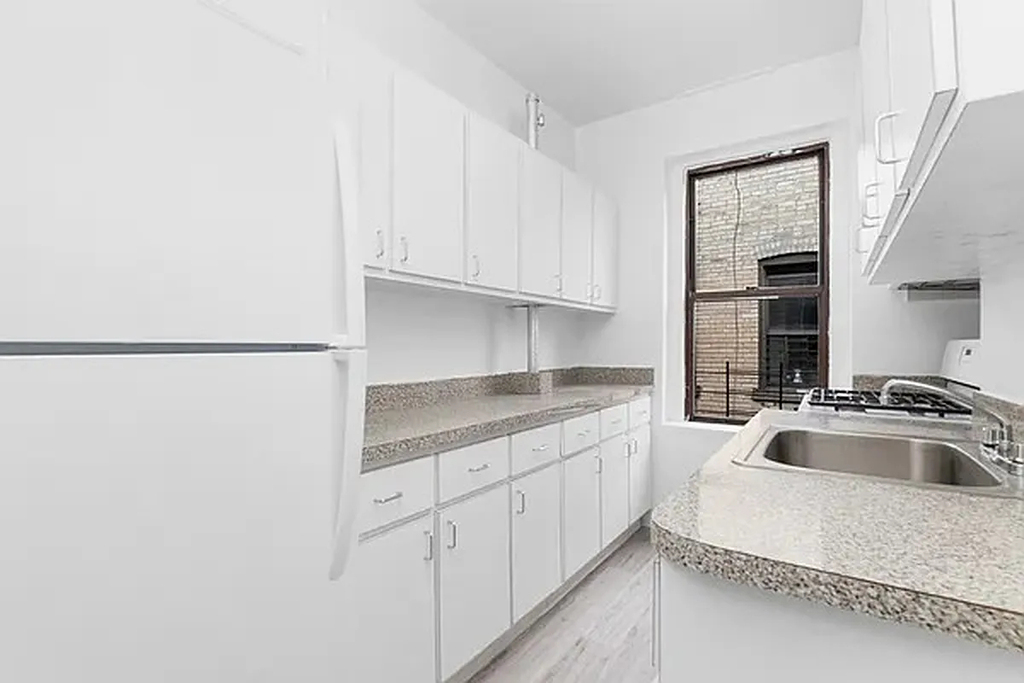 35 Thayer Street - Photo 8