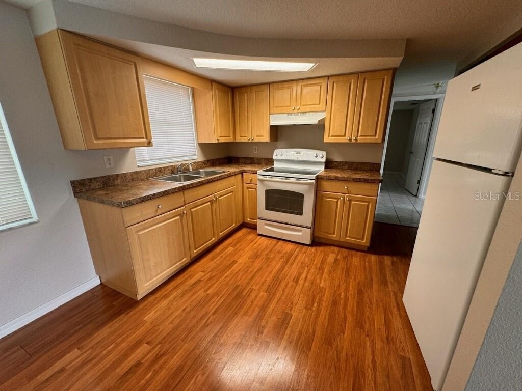 10731 Premier Avenue - Photo 5
