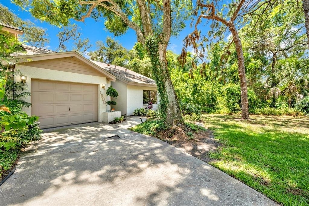 1900 Whispering Way - Photo 2