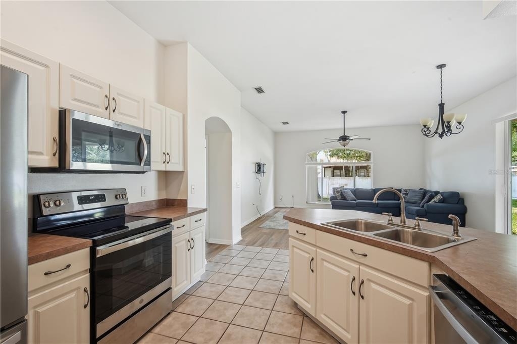 5912 Bramble Bush Court - Photo 9