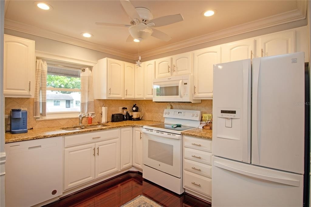 1100 E Bay Drive - Photo 6