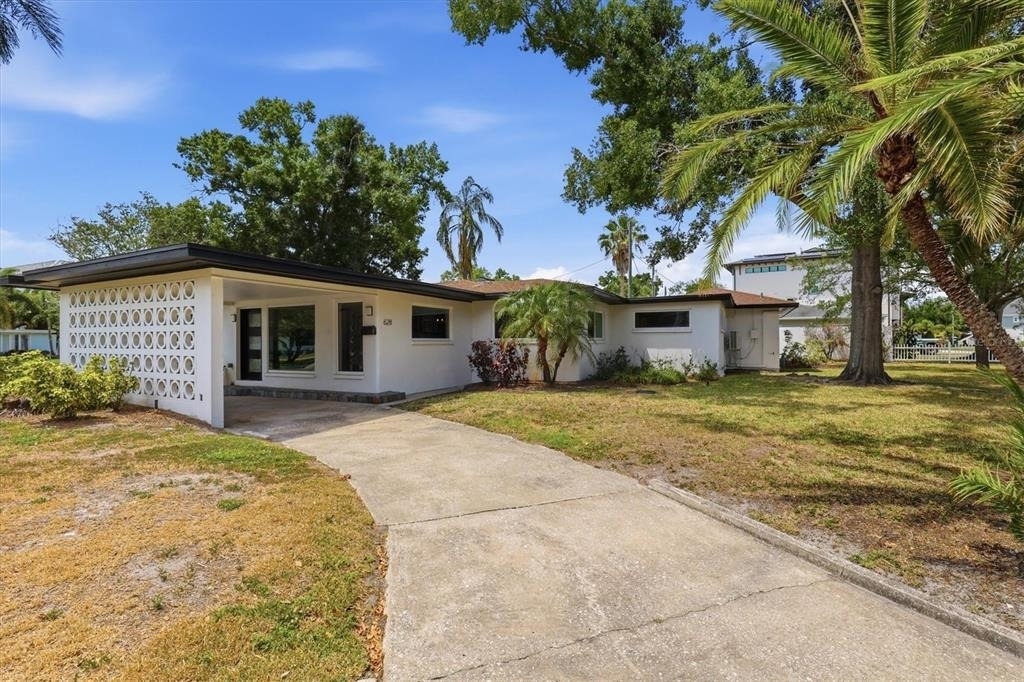 628 Ontario Avenue - Photo 1