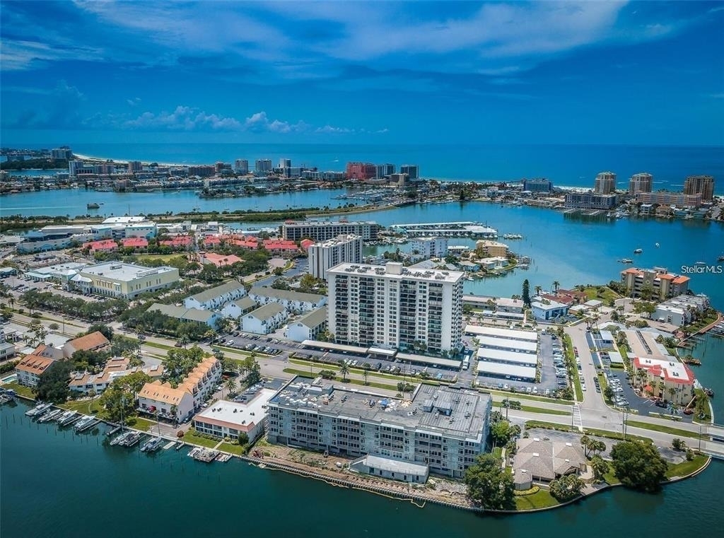 400 Island Way - Photo 0