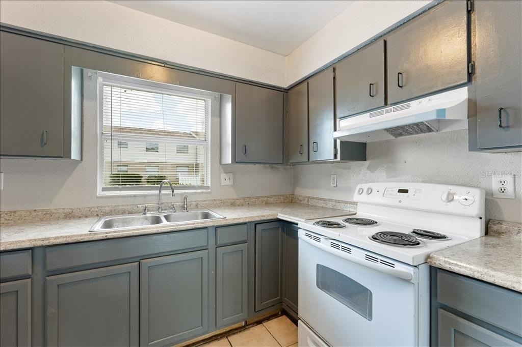 7210 N Manhattan Avenue - Photo 9