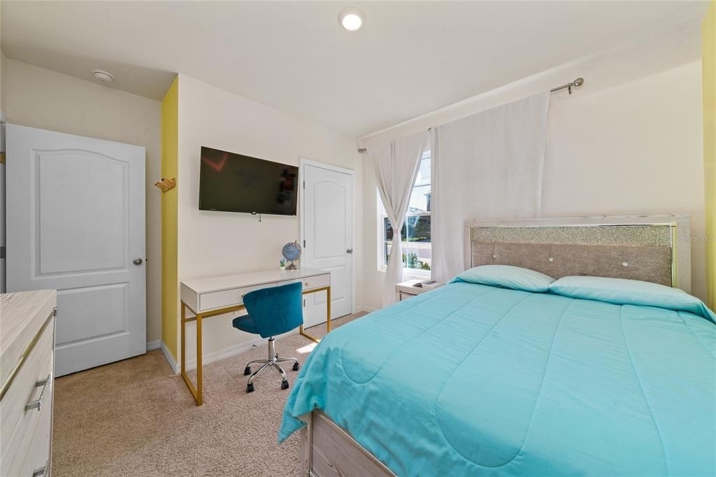 687 Griffon Avenue - Photo 18