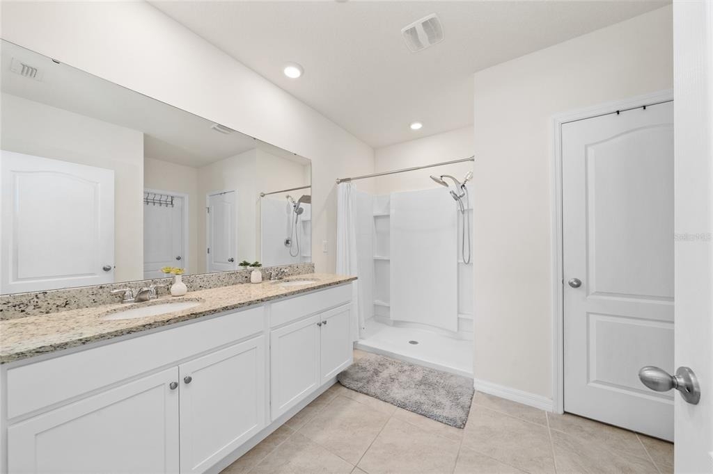 687 Griffon Avenue - Photo 16