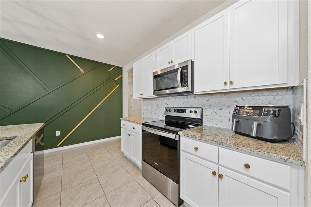 687 Griffon Avenue - Photo 9