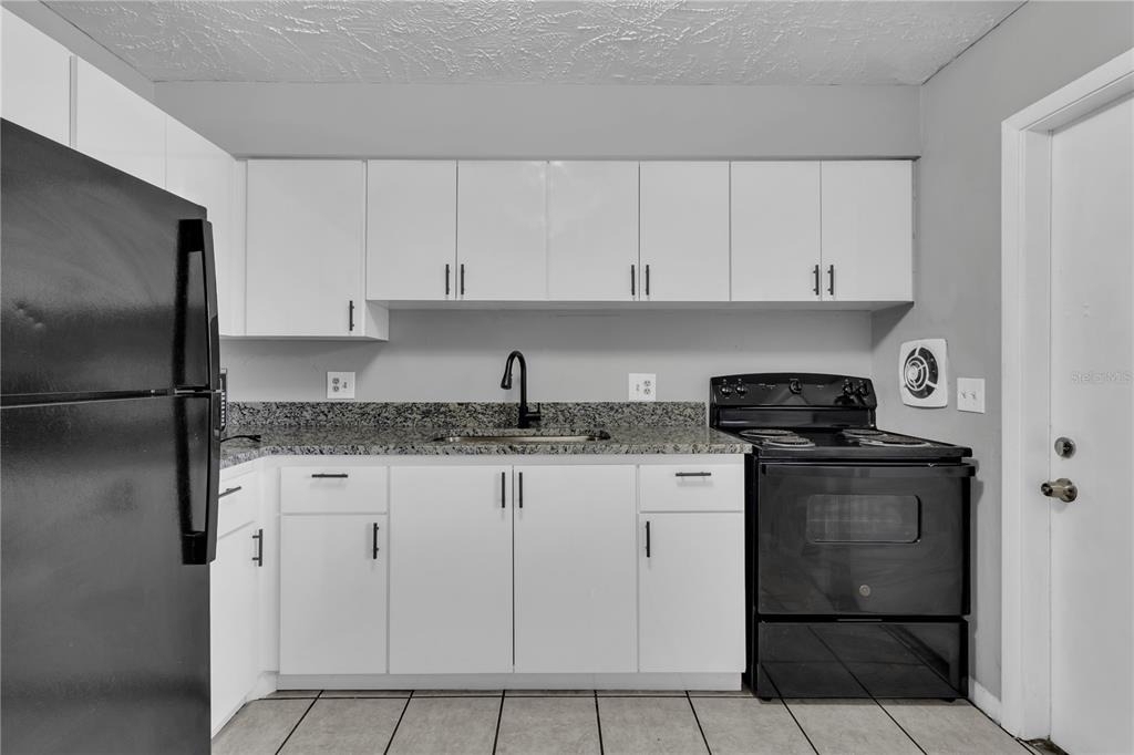 1629 W Oak Ridge Road - Photo 2