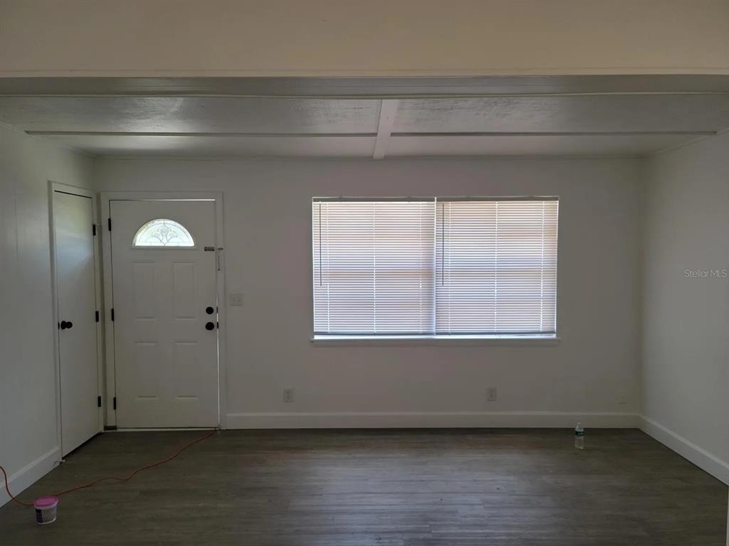 909 W Circle Street - Photo 1