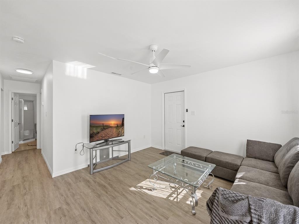 23019 Seneca Avenue - Photo 7