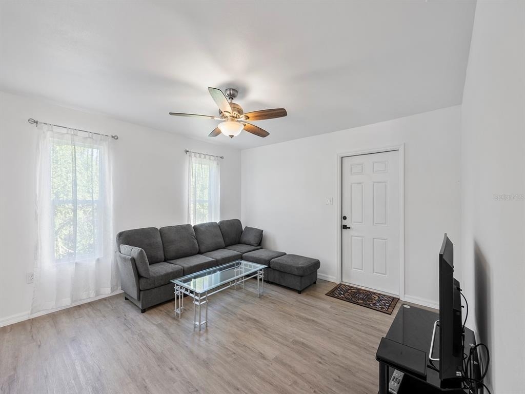 23019 Seneca Avenue - Photo 7