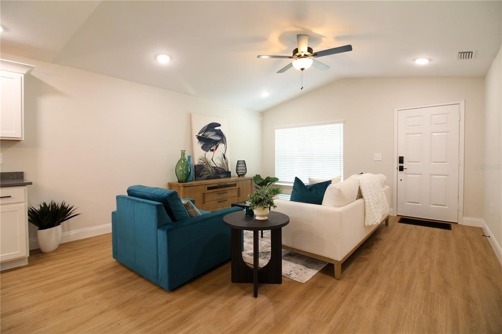 1242 Dorothy Street - Photo 2