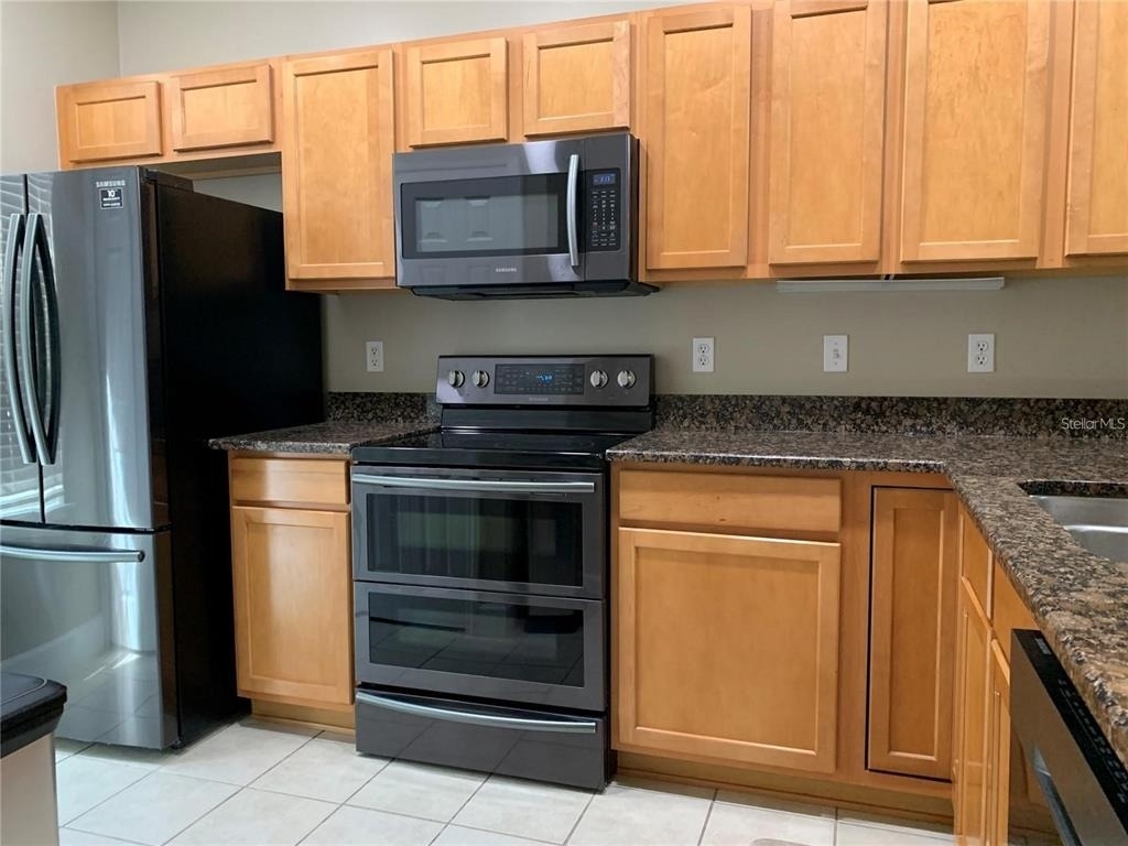 887 Nw 21st Avenue - Photo 11