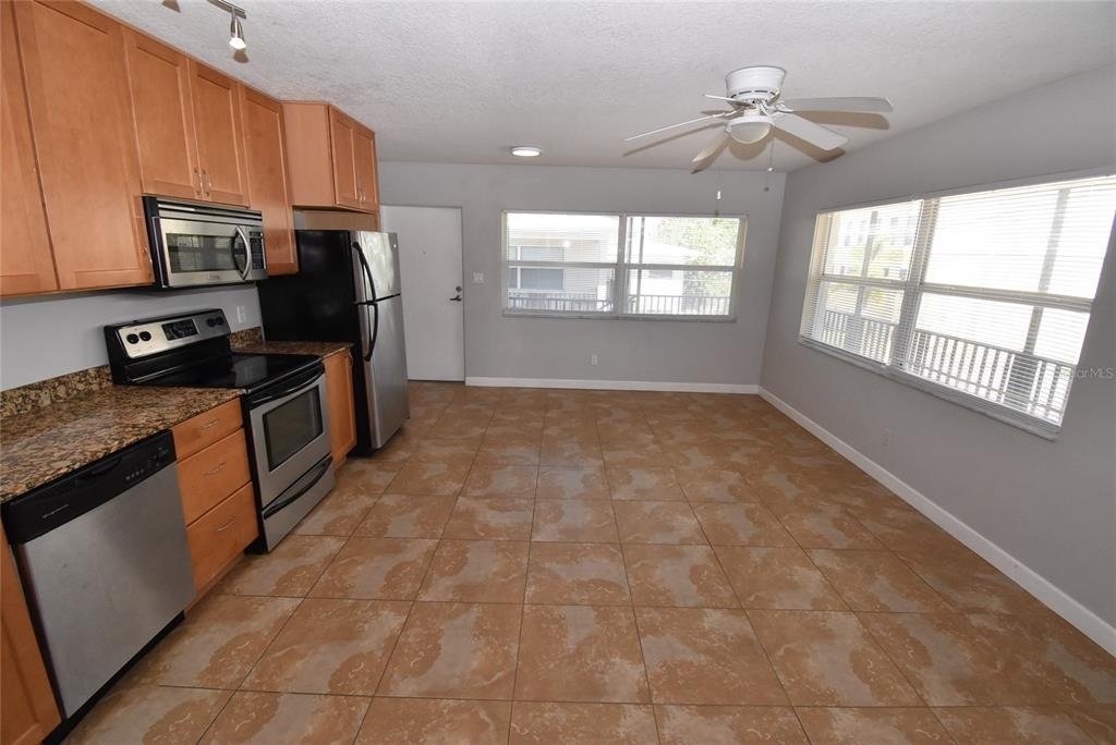 220 6th Avenue N - Photo 9