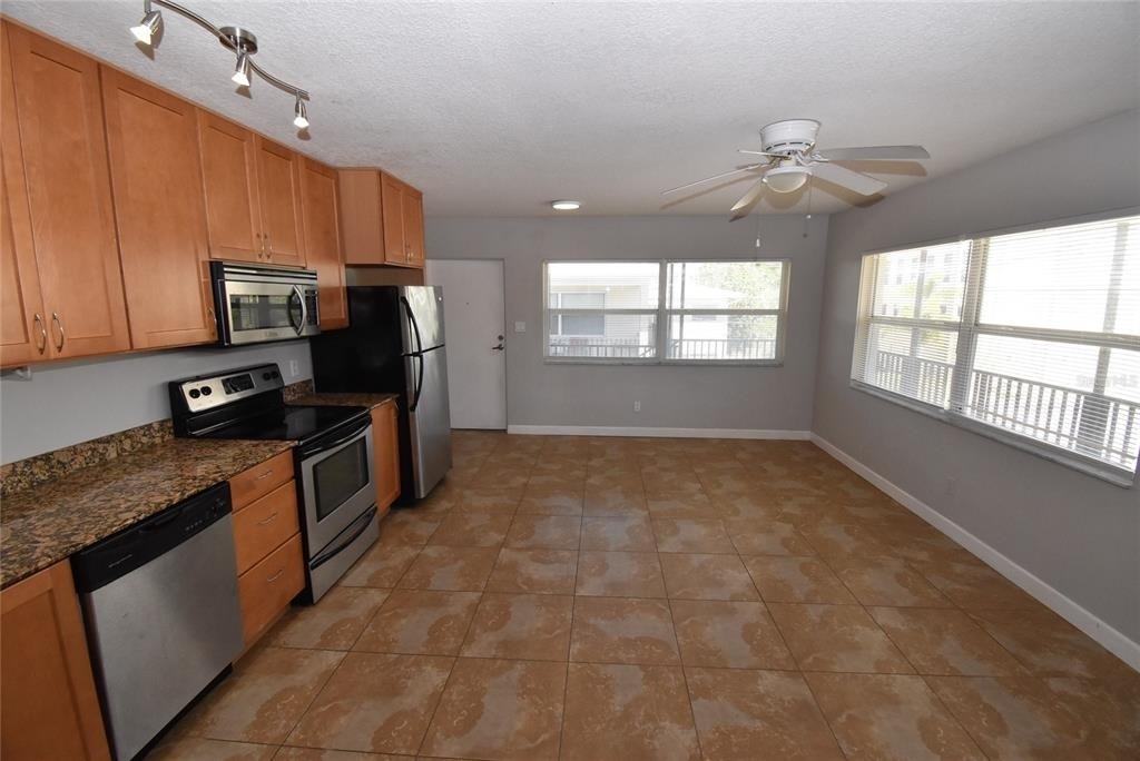 220 6th Avenue N - Photo 7