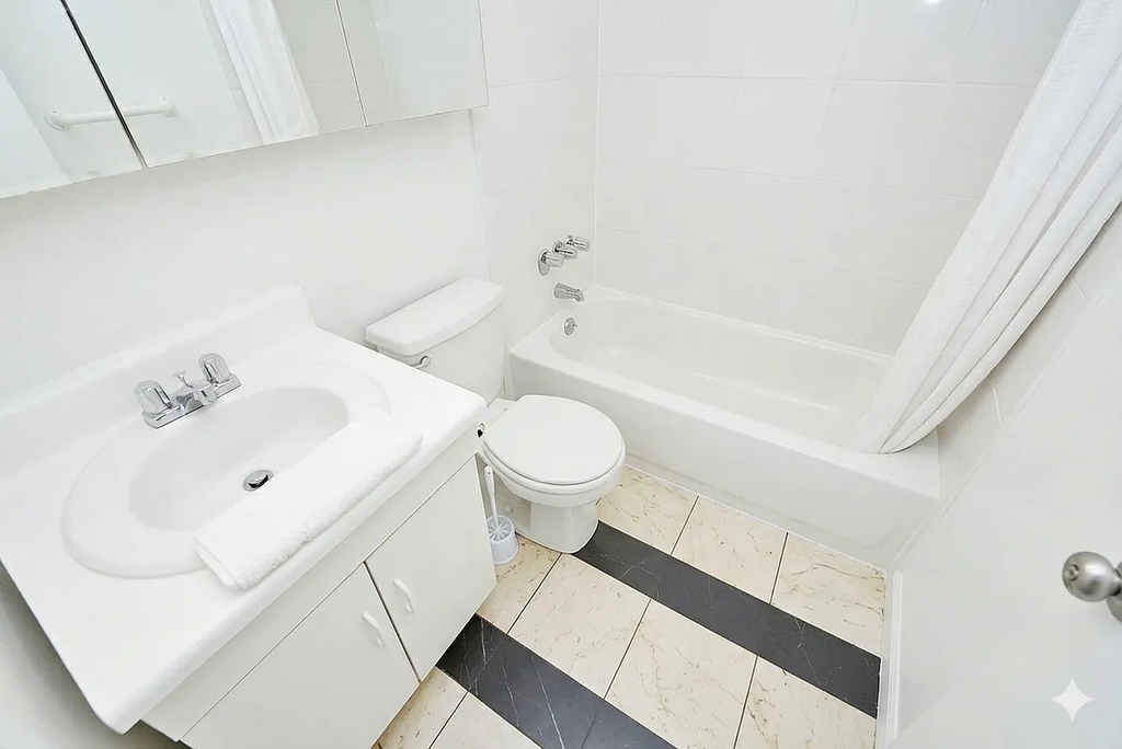 366 West 52nd Street - Photo 4