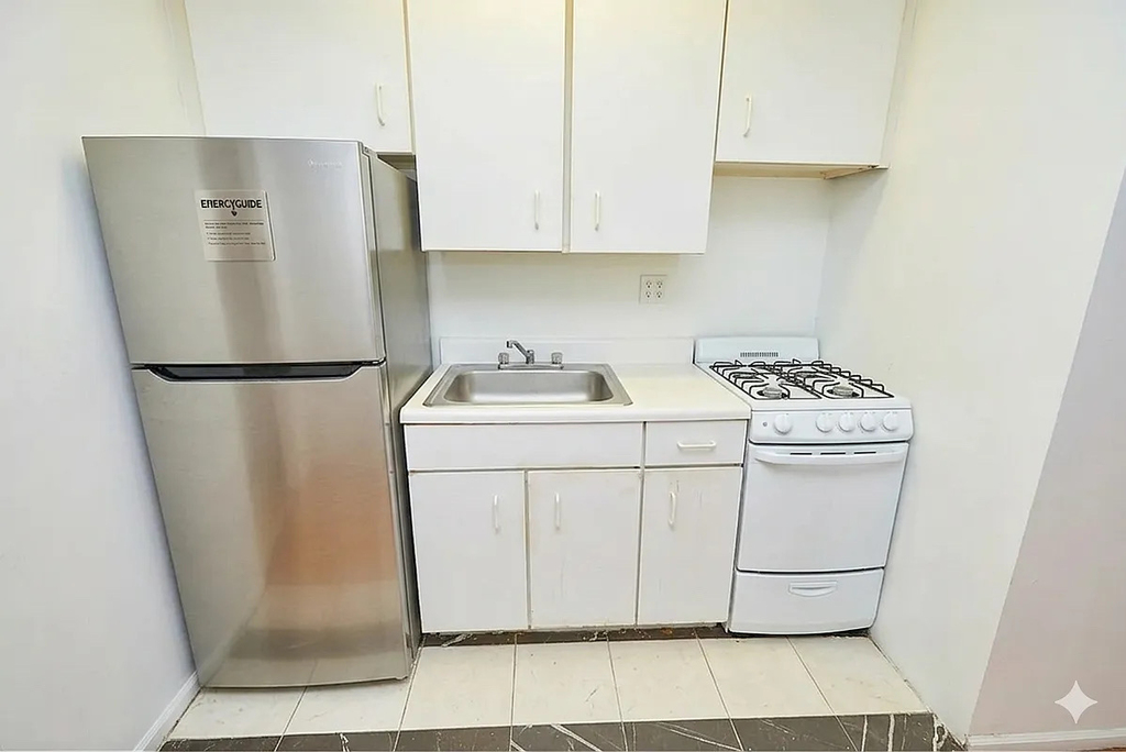 366 West 52nd Street - Photo 1