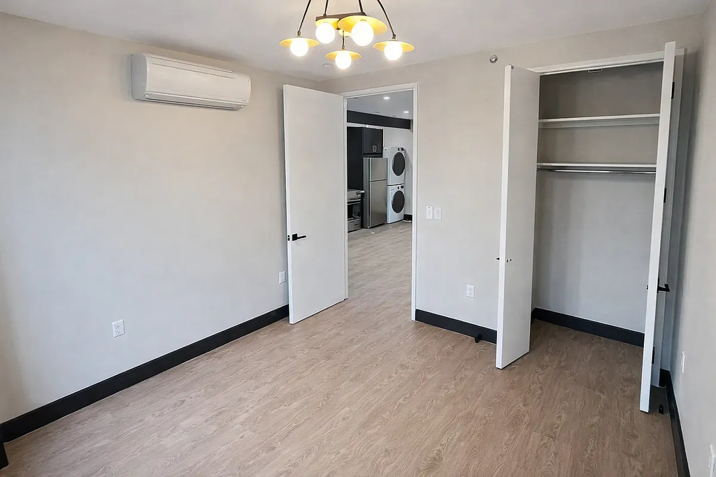 1667 Brooklyn Avenue - Photo 3