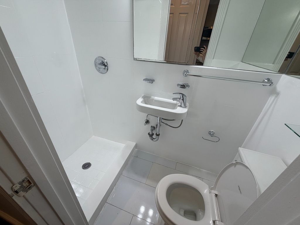 202 East 13th Street - Photo 16