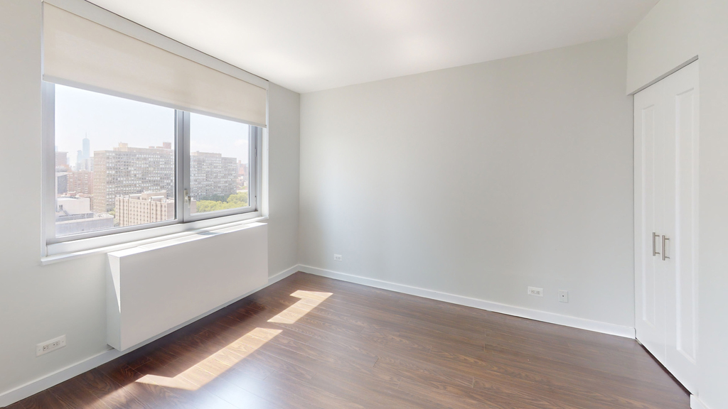 401 E 34th St - Photo 4