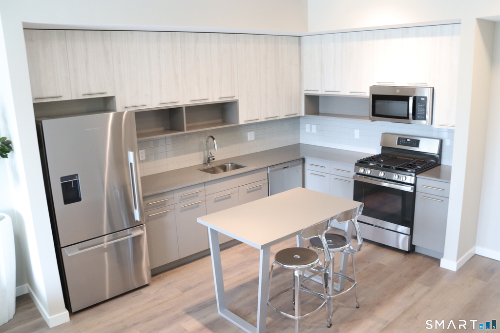 880 Pacific Street - Photo 10