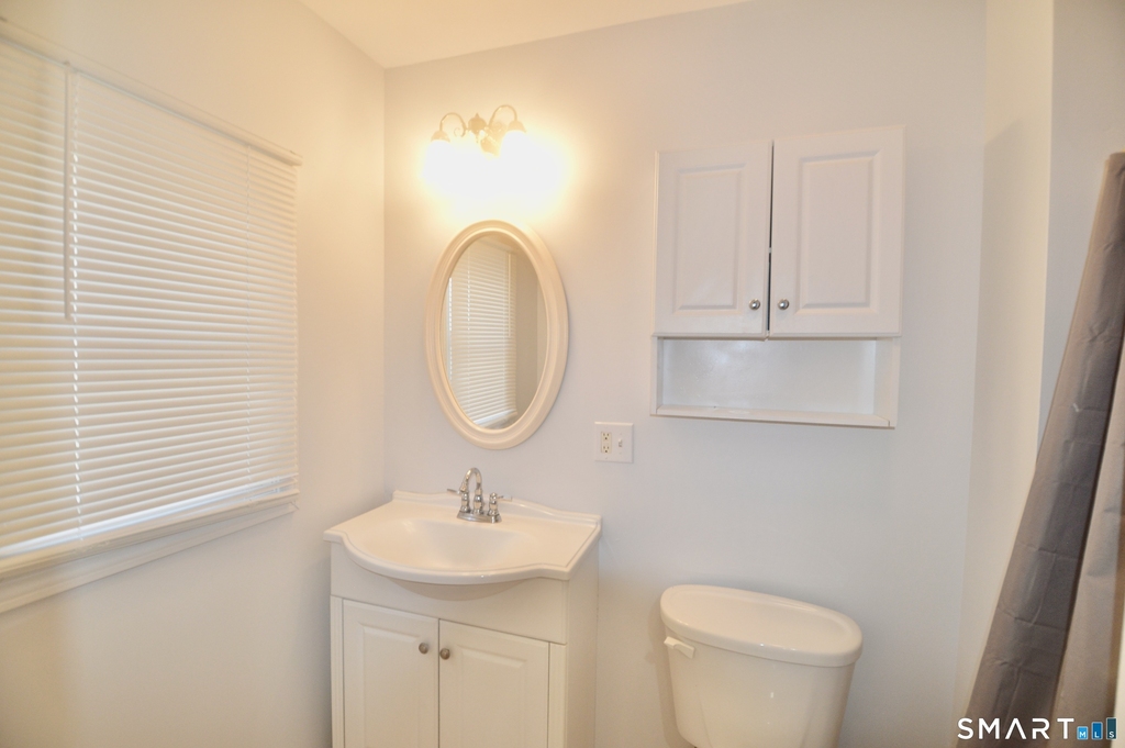 1880 Barnum Avenue - Photo 6