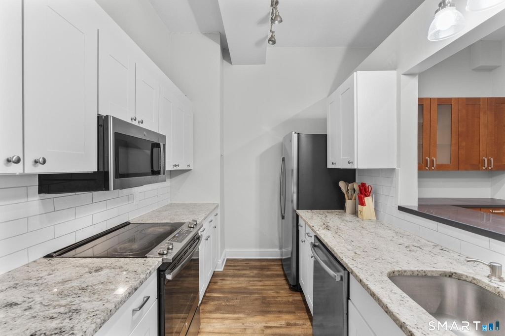 196 Crown Street - Photo 2