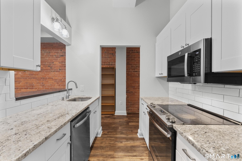 196 Crown Street - Photo 4