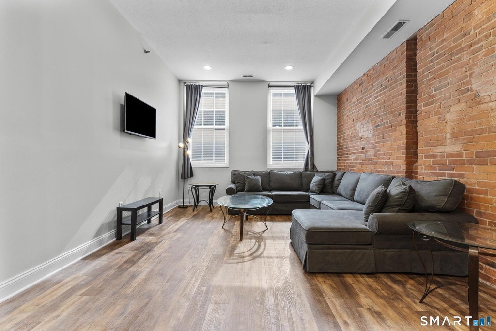 196 Crown Street - Photo 14