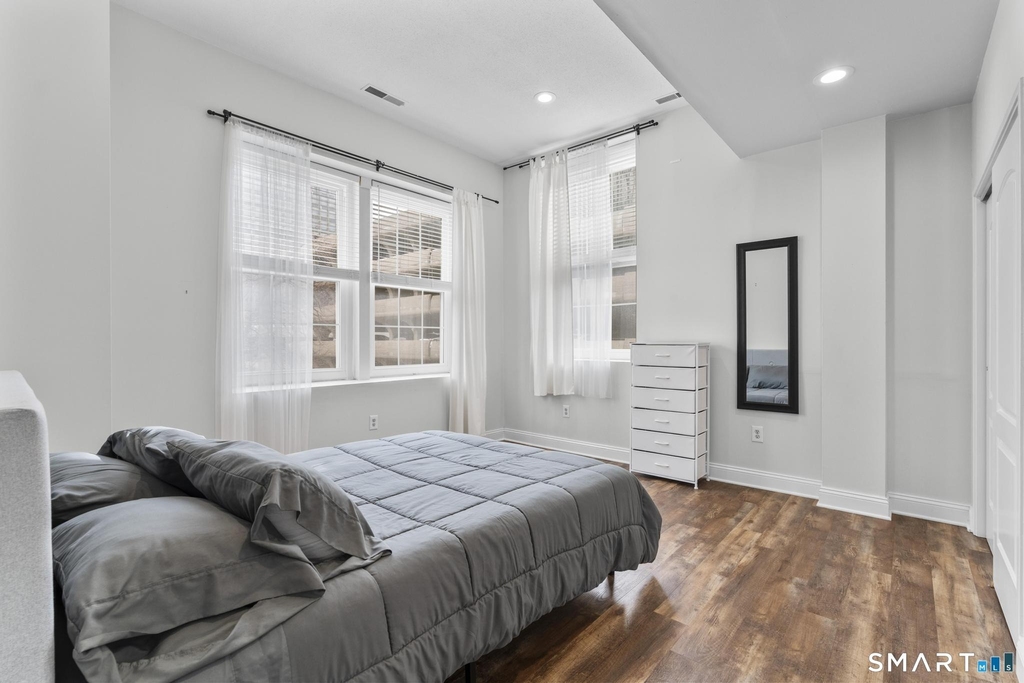 196 Crown Street - Photo 18