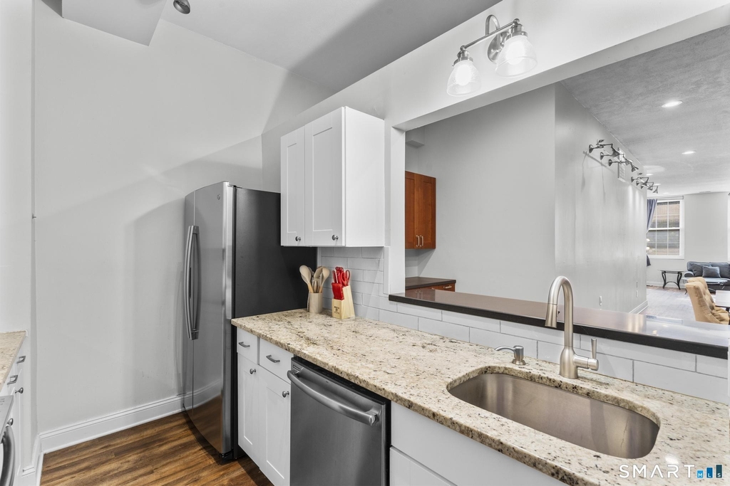 196 Crown Street - Photo 3