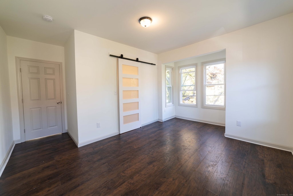 84 Sheffield Avenue - Photo 2